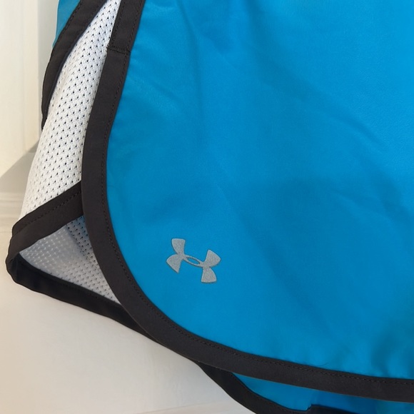 Under Armour Blue lined running shorts, Size Large, inside key pocket - Picture 2 of 4